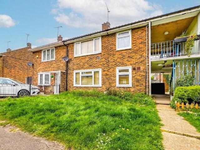 Flat for rent in Lee Chapel, Essex