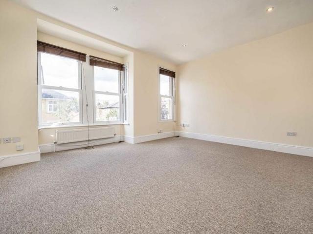 Apartment for rent in Hampton Hill, Greater London