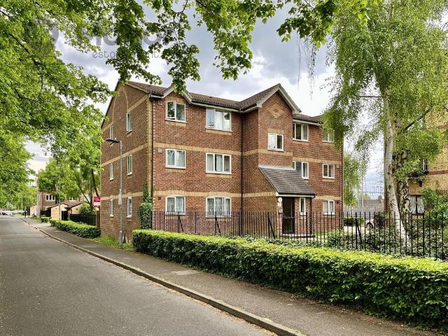 Flat for rent in Thames View, Greater London
