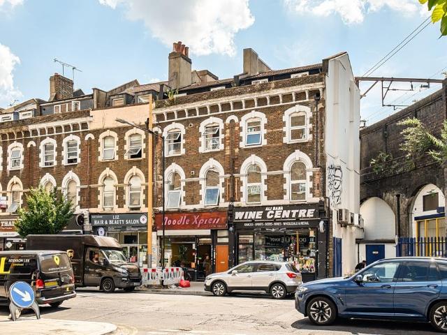 Flat for rent in Shacklewell, Greater London