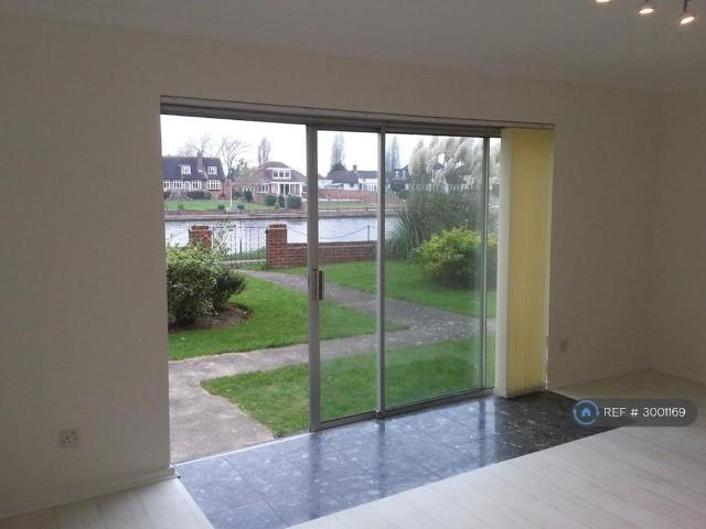 Apartment for rent in Staines, Surrey