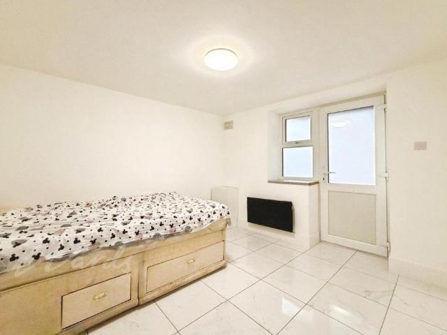 Apartment for rent in Greenhithe, Dartford