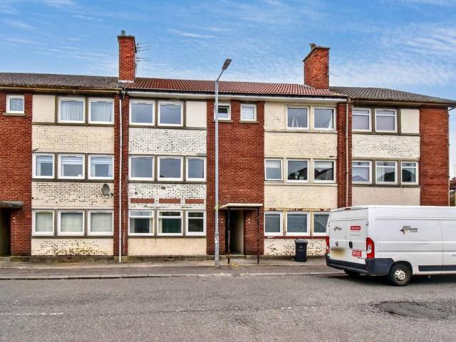 Flat for rent in South Barrwood, Kilsyth