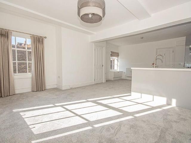 Flat for rent in Cliff Hill, Green Close