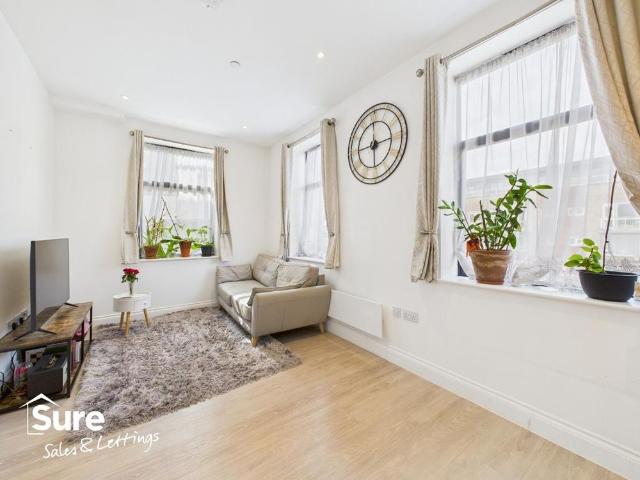 Apartment for rent in Highfield, Pouchen End