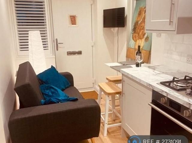 Apartment for rent in Horn Park, Greater London