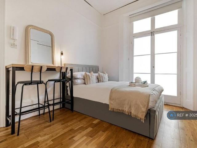 Studio for rent in Brunswick