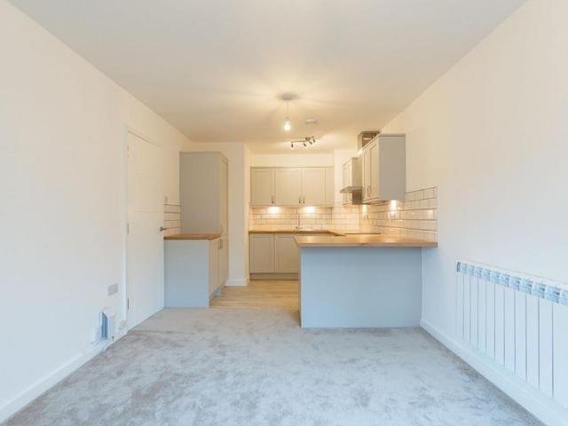 Flat for rent in St Helier, Greater London
