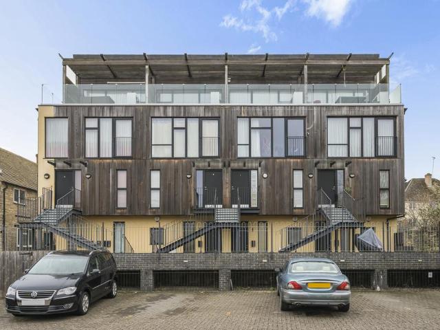 Flat for rent in Black Bourton, Oxfordshire