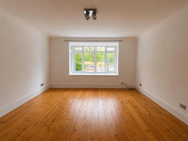 Flat for rent in Lessness Heath, Greater London