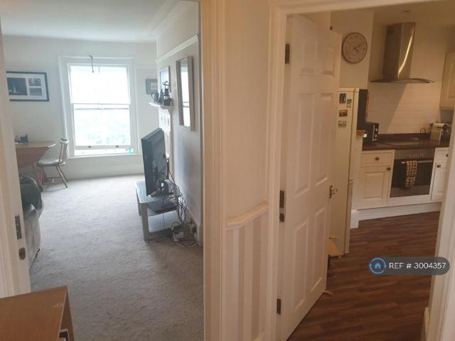 Flat for rent in St James, Sandown Park