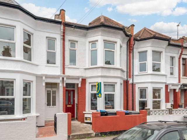 Flat for rent in Dollis Hill, Greater London