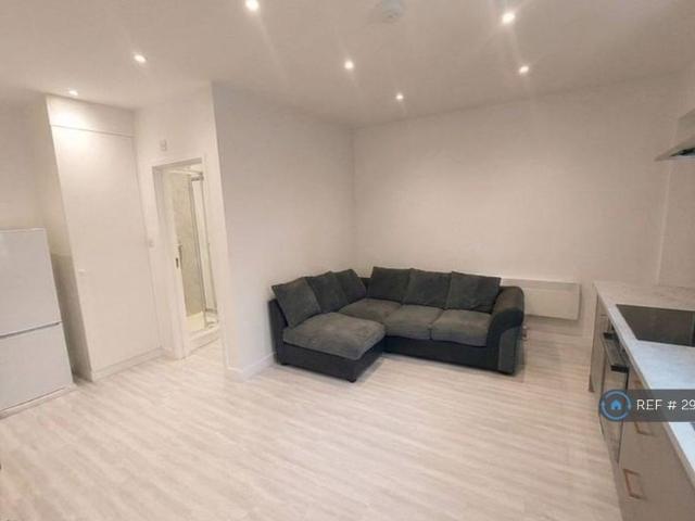 Apartment for rent in London Borough of Croydon, Thornton Heath