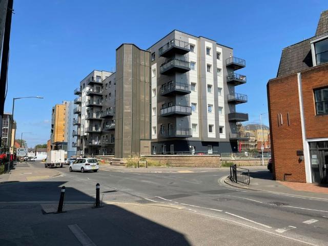 Flat for rent in Slough