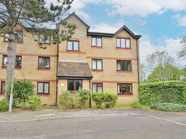 Flat for rent in Kingswood, North Watford