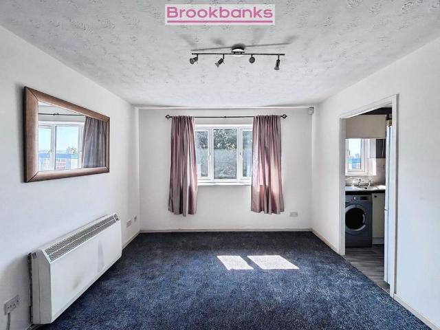 Apartment for rent in Fleet Estate, Monks Orchard