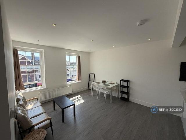 Apartment for rent in Woodcote, Epsom