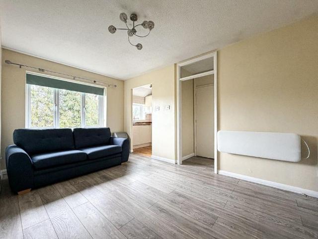 Apartment for rent in Sherford, Rumwell