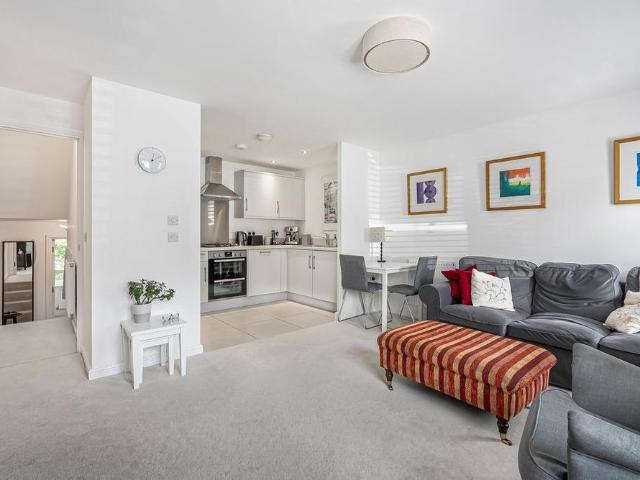 Apartment for rent in St Albans, Five Acres
