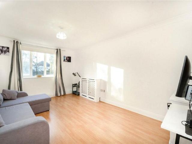 Apartment for rent in Mapesbury, Greater London