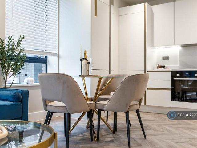 Flat for rent in St Albans, Five Acres