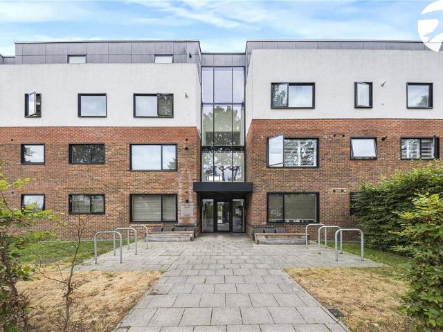 Flat for rent in Falconwood, Greater London