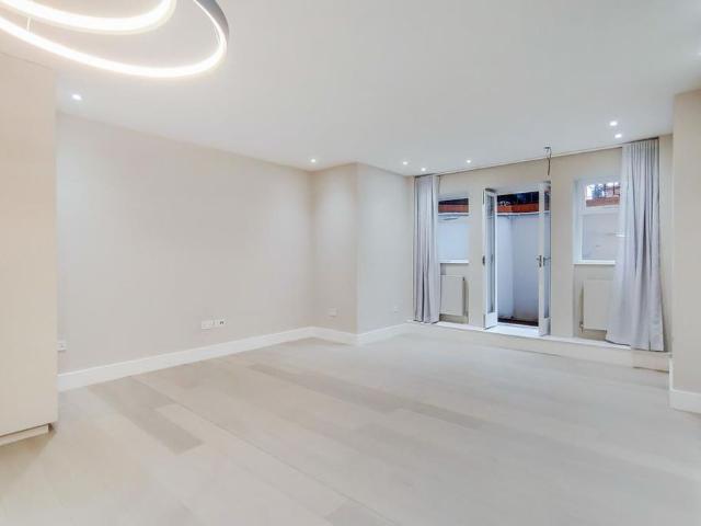 Apartment for rent in Swiss Cottage, Greater London
