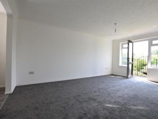 Apartment for rent in Worcester Park Estate, Monks Orchard