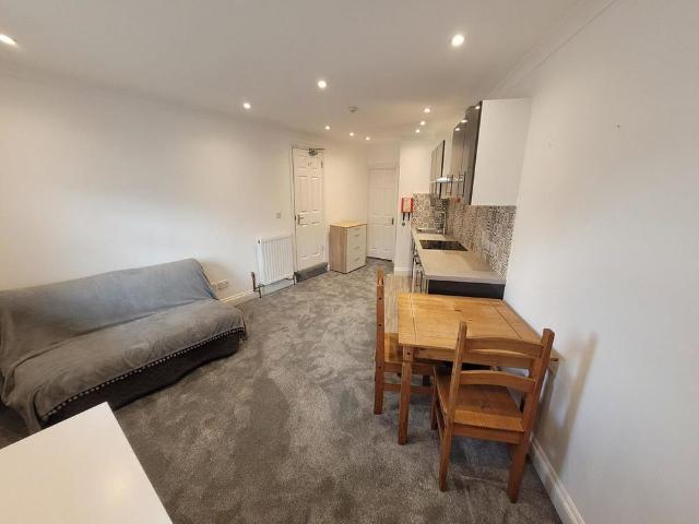Apartment for rent in St Helier, Greater London