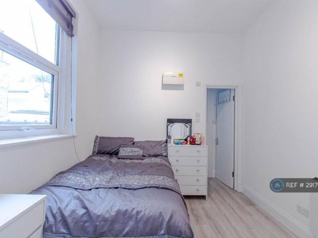 Apartment for rent in London Borough of Ealing, Greater London