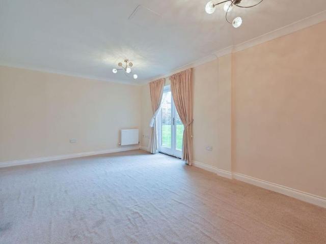 Apartment for rent in Lane, Greater London