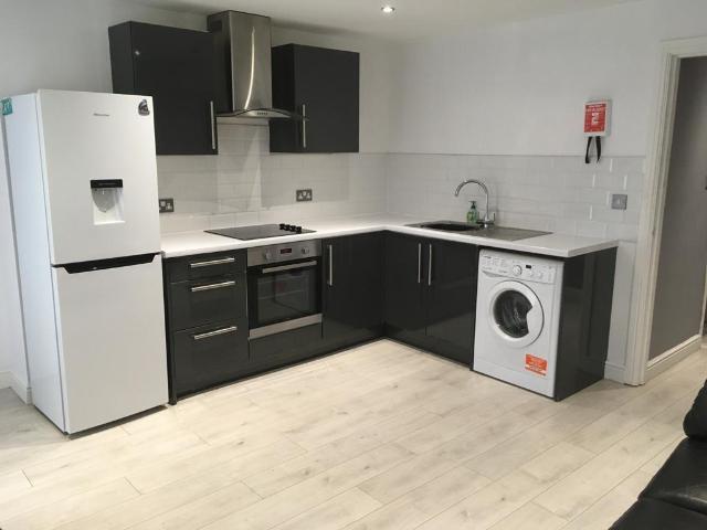 Flat for rent in Calderstones