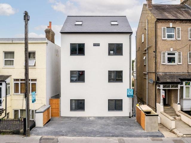 Flat for rent in London Borough of Croydon, Greater London