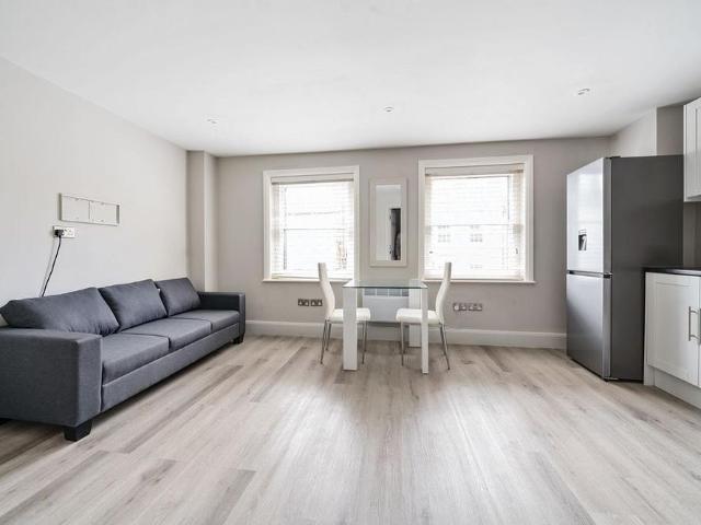 Apartment for rent in Eton