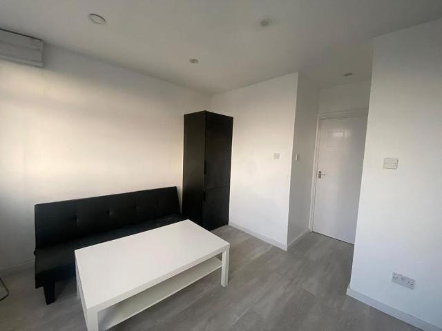 Apartment for rent in Lane, Greater London