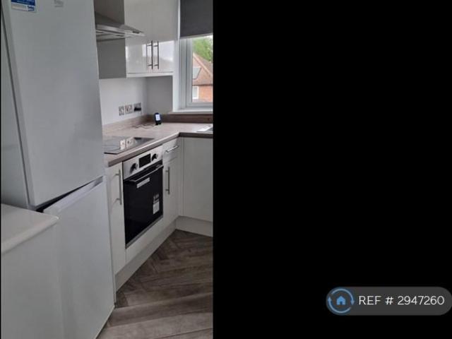 Flat for rent in Horsell, Woking