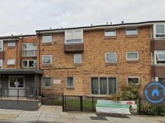 Flat for rent in Calderstones