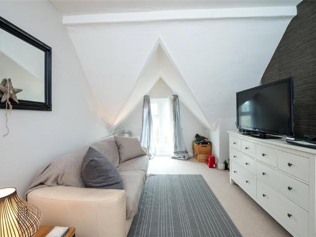 Flat for rent in London Borough of Hounslow, Strand