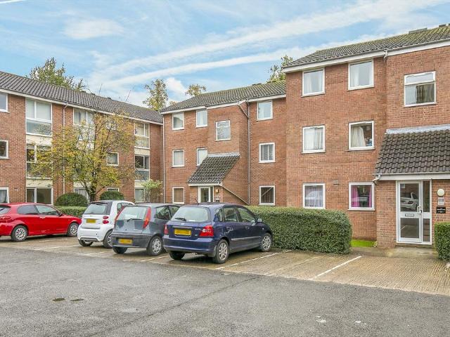 Flat for rent in London Borough of Ealing, Greater London