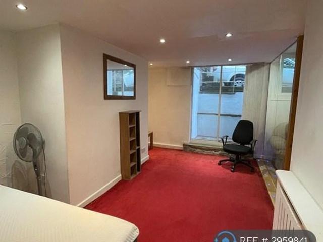 Flat for rent in Highfields, Huddersfield