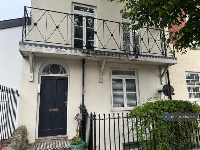 Flat for rent in Ewens Farm, Golden Valley