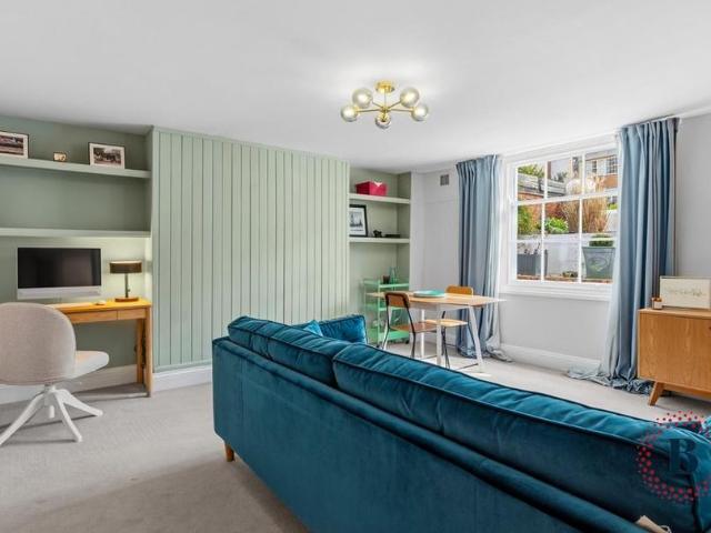 Apartment for rent in Sydenham, Green Close