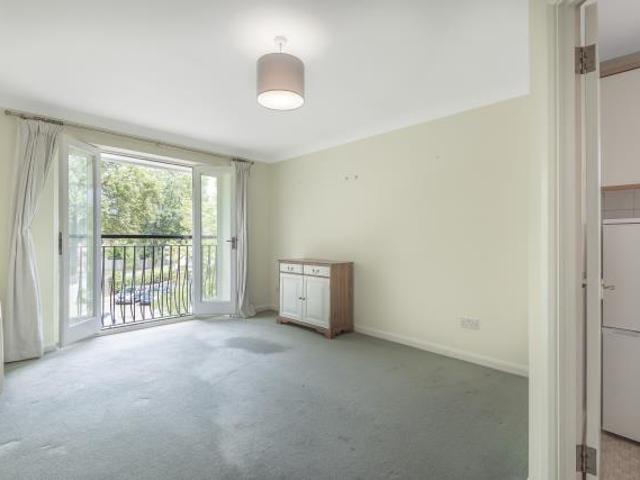 Flat for rent in Hampton Wick, Greater London