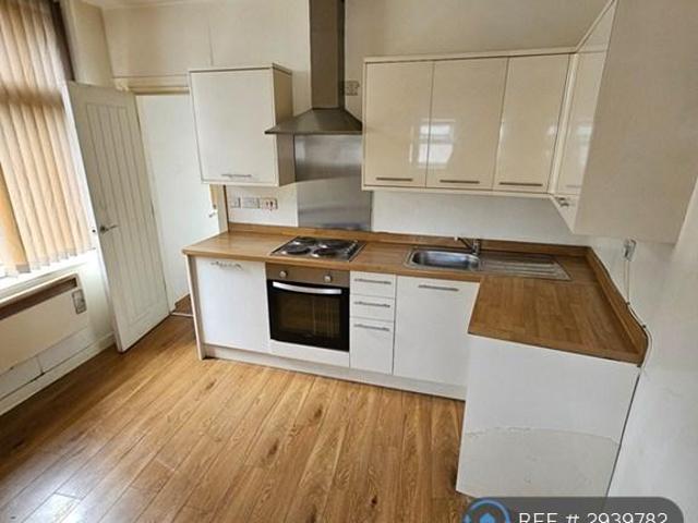 Flat for rent in Long Lee, West Yorkshire
