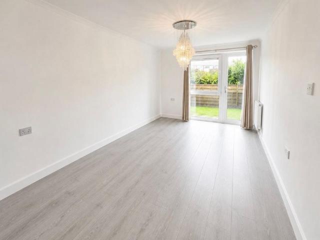 Apartment for rent in Collier Row, Greater London