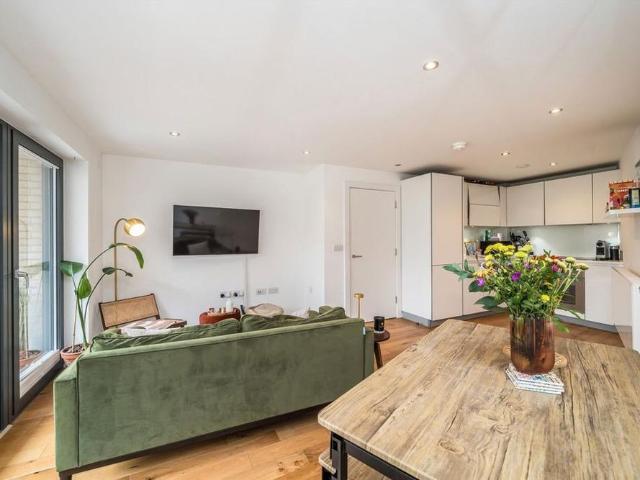 Apartment for rent in Myatt's Fields, Greater London