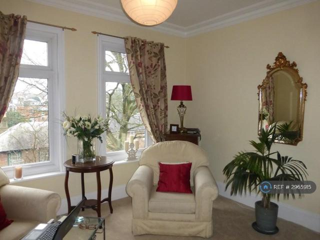 Flat for rent in Rose Hill, Pachesham Park