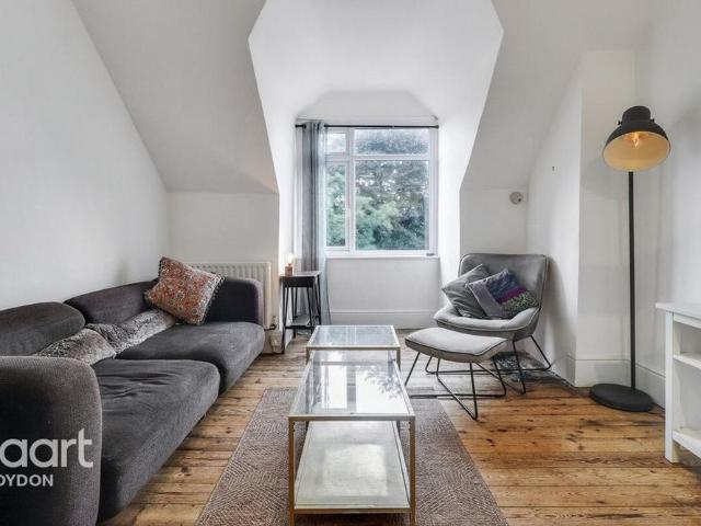 Apartment for rent in London Borough of Croydon, Sanderstead