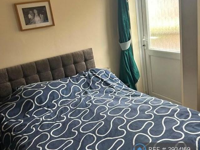 Flat for rent in Woodbank Estate, Portwood