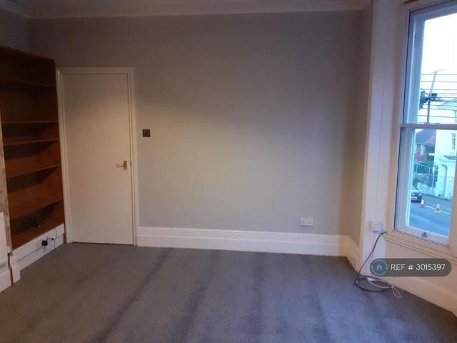 Apartment for rent in Weeks, Ryde